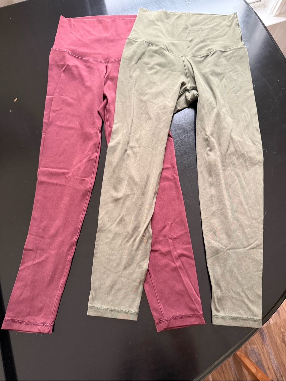 aerie Athletic Leggings in Olive Green & Burgundy Rose 🌹